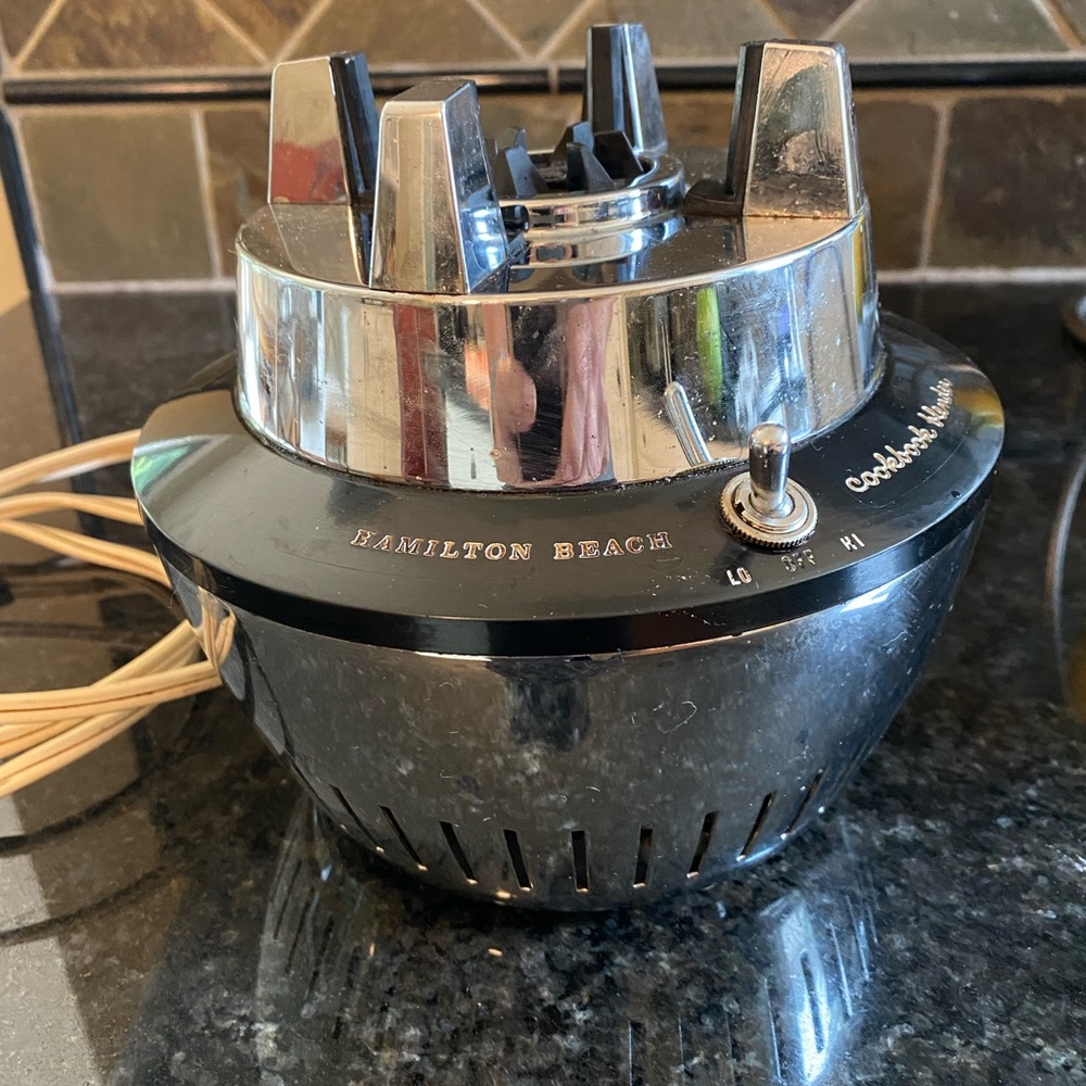 Vintage Hamilton beach blender base Cookbook Blender edition model 215.